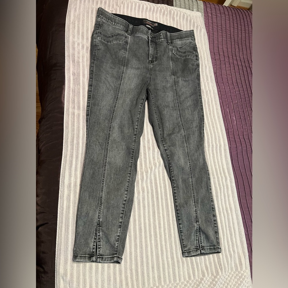 Torrid 18R black/gray jeans with cool design